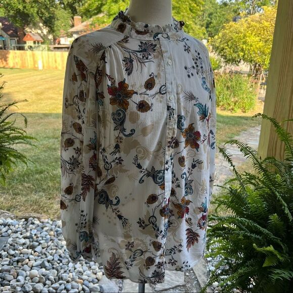 Plus Size White Floral Blouse Long Sleeved size 0X - Picture 2 of 8